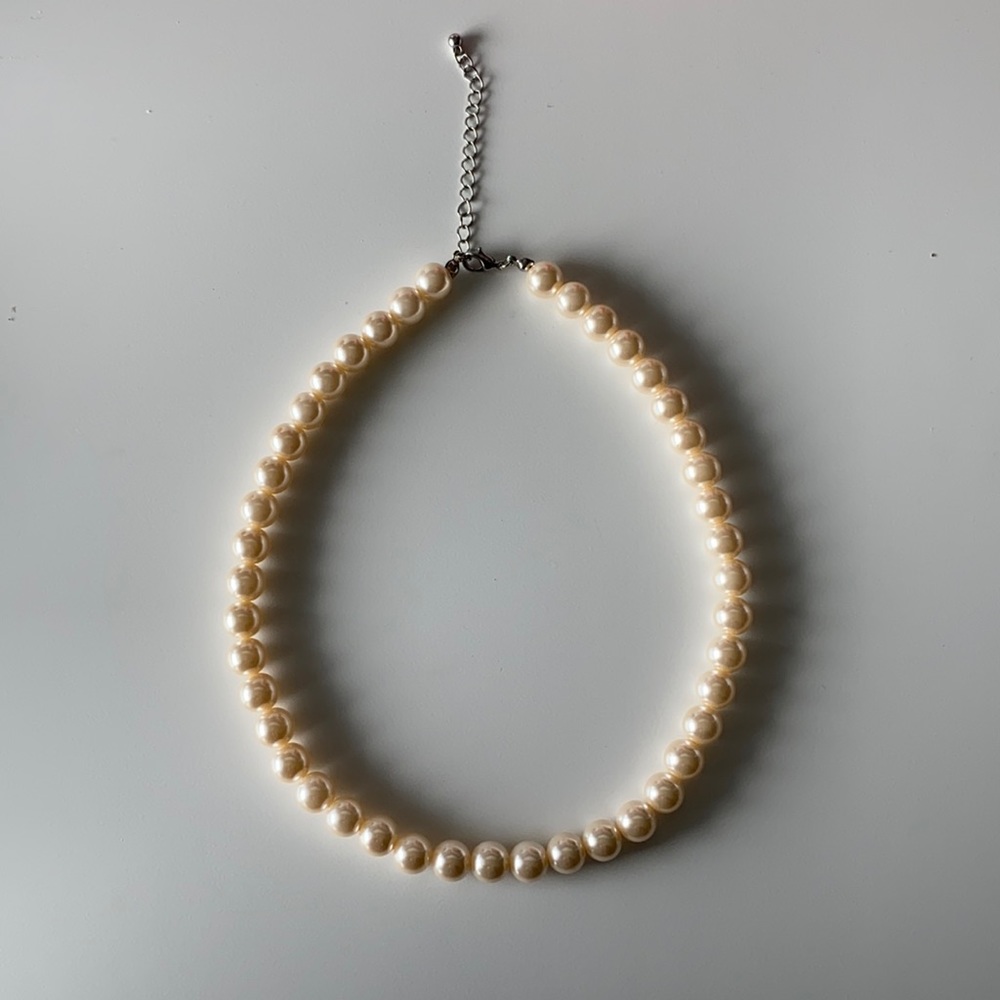 Classic pearl necklace